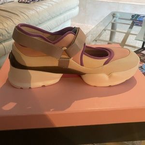 Kate Spade Cloud Cut Out Tennis Shoes 9 1/2